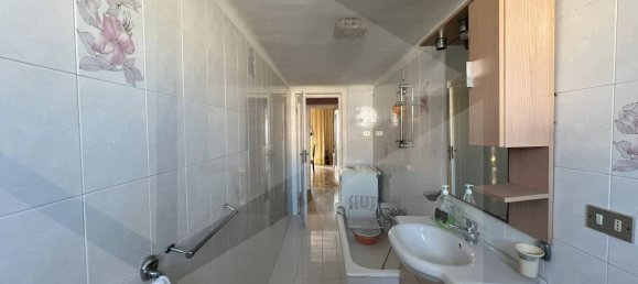 4 rooms Apartment in Bari, Italy No. 33838 21