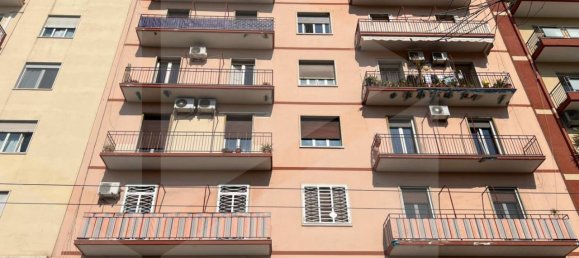4 rooms Apartment in Bari, Italy No. 33838 3