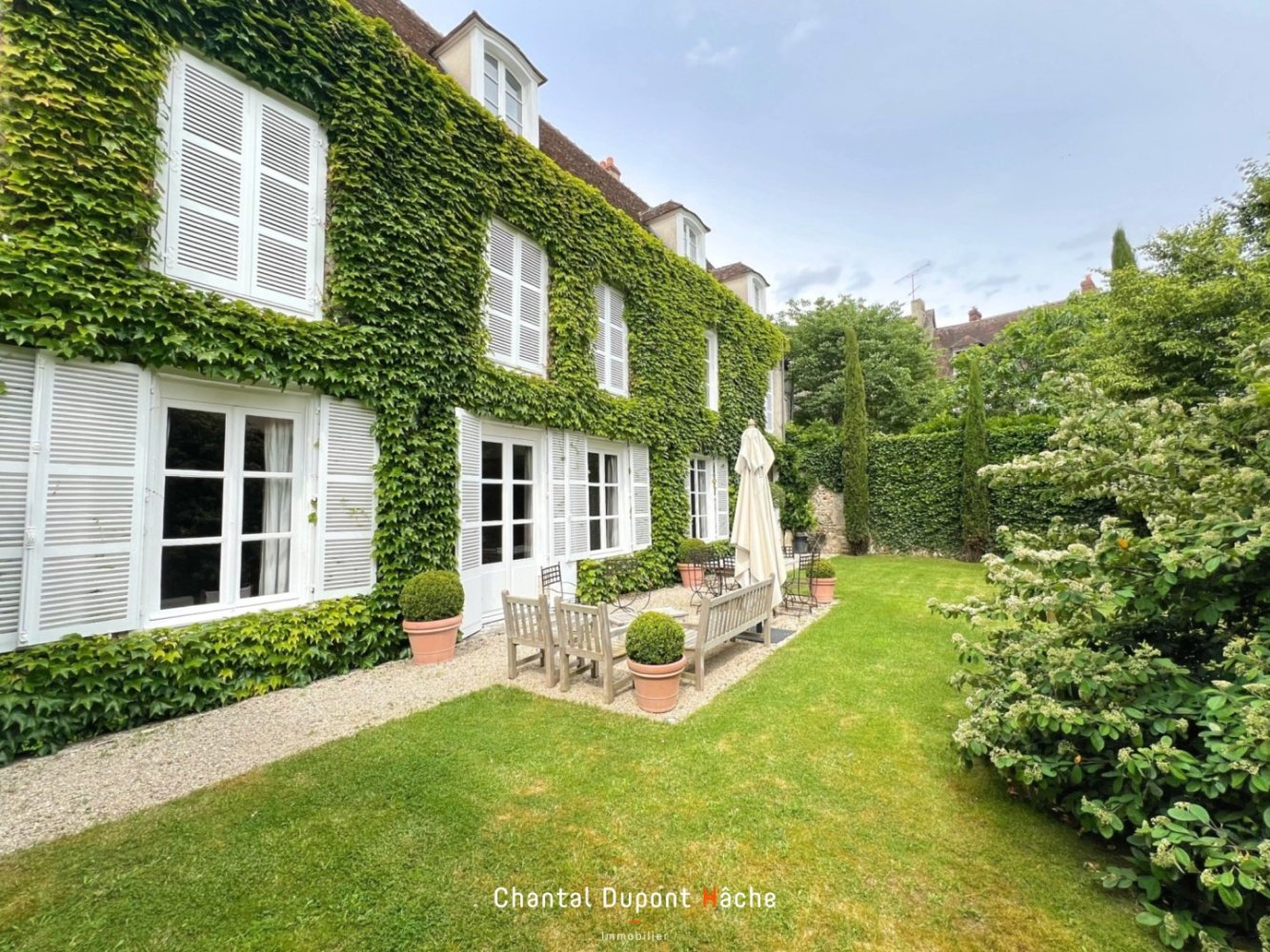 5 bedrooms House in Chartres, France No. 60033