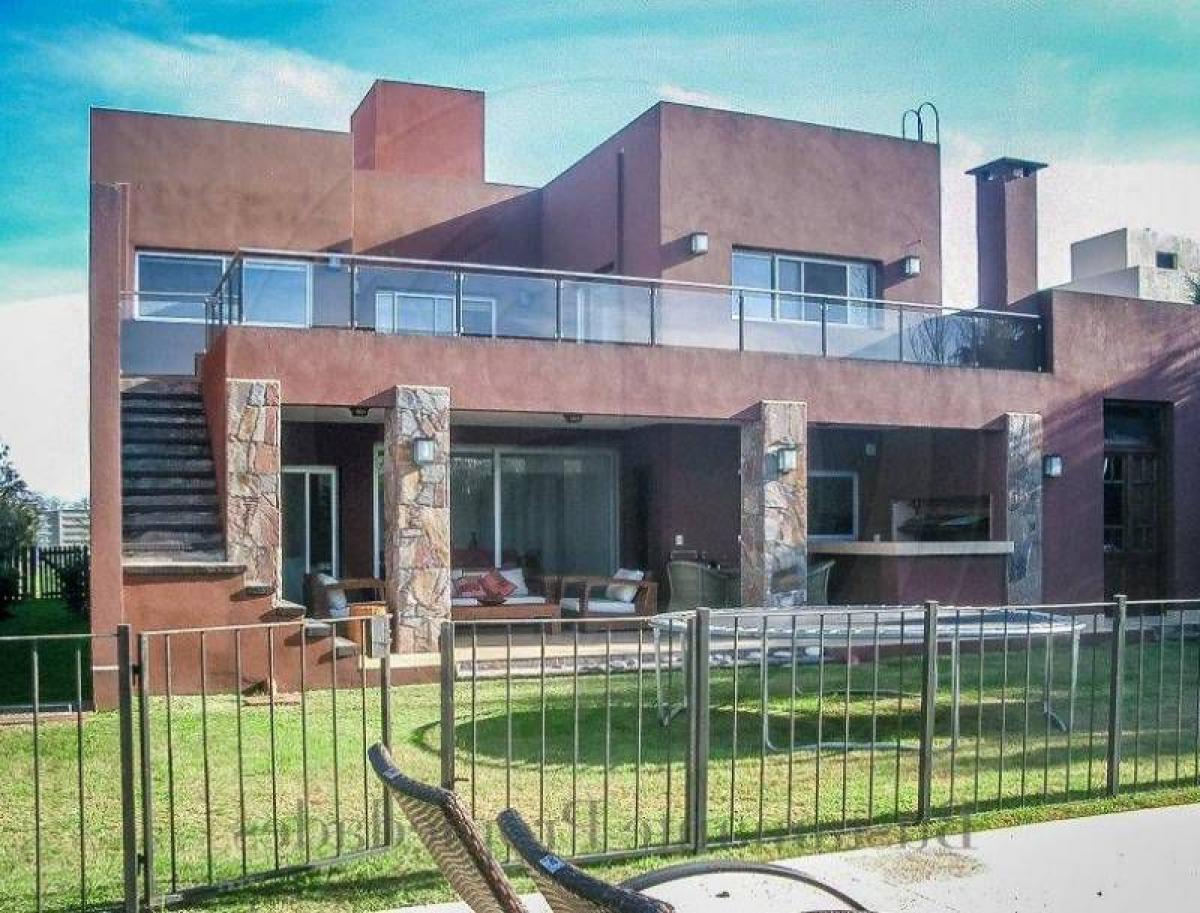 5 bedrooms House in Escobar, Argentina No. 71774