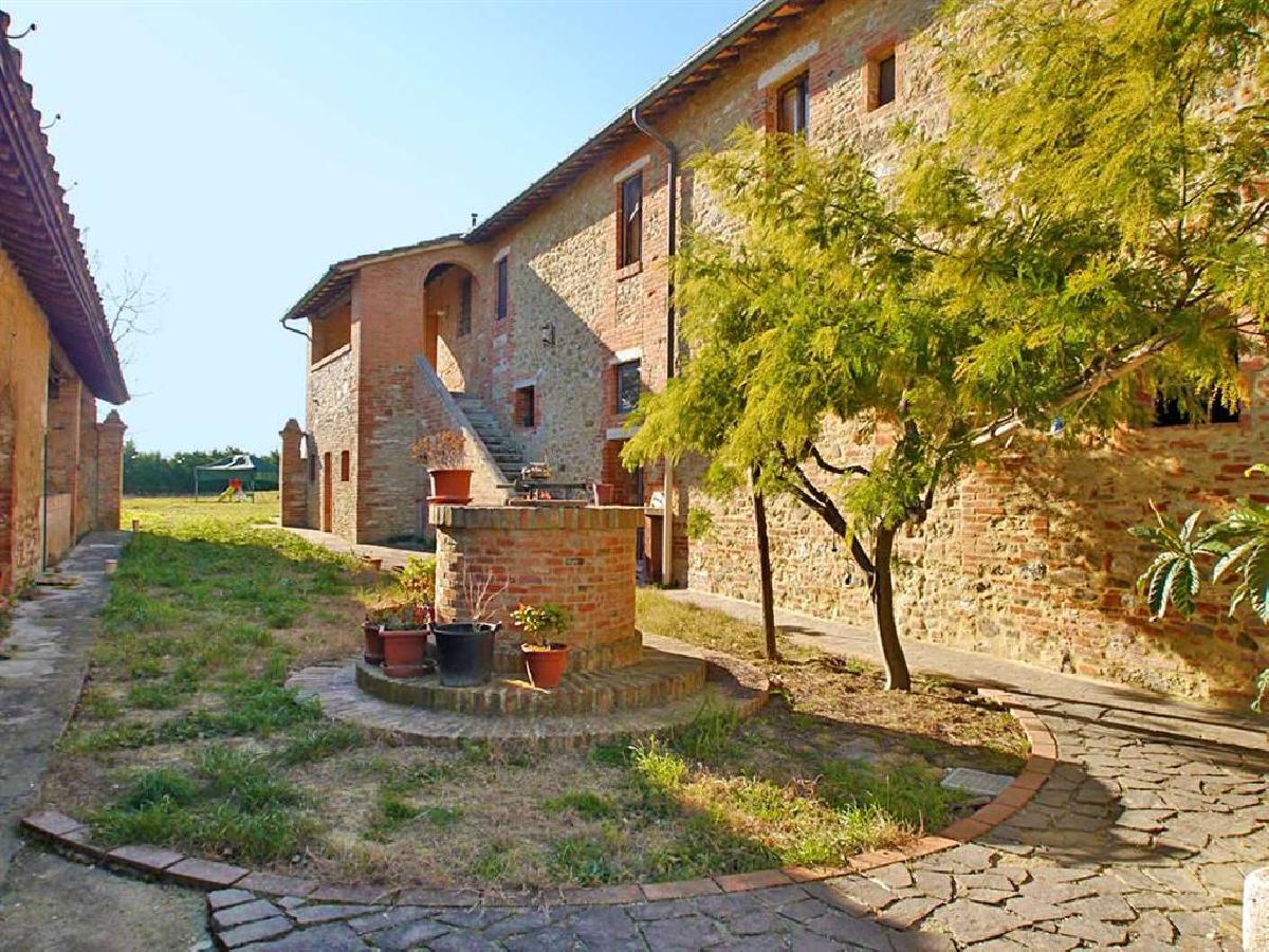 10 chambres Maison à Asciano, Italy No. 57543