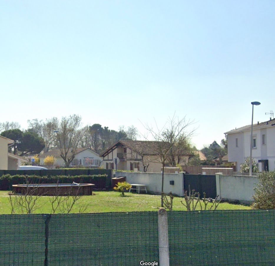 567m² Land in Le Haillan, France No. 97613