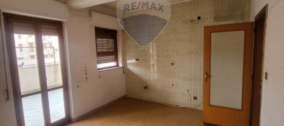 4 Schlafzimmer Wohnung in Palermo, Italy, Nr. 351634 2