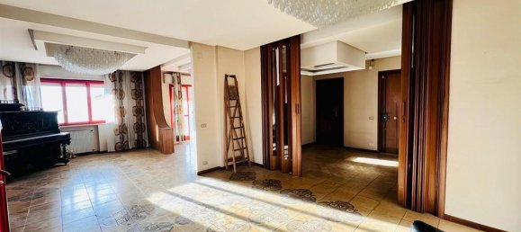 7 rooms Apartment in Palermo, Italy No. 32311 3