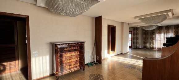 7 rooms Apartment in Palermo, Italy No. 32311 6