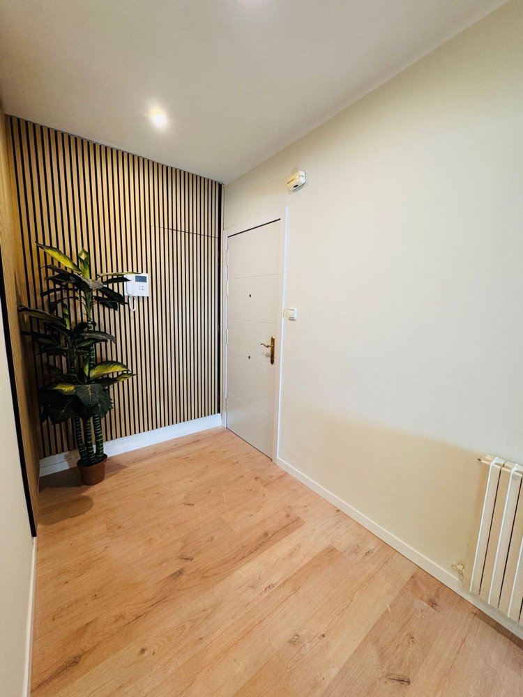 4 bedrooms Apartment in Lleida, Spain No. 195328