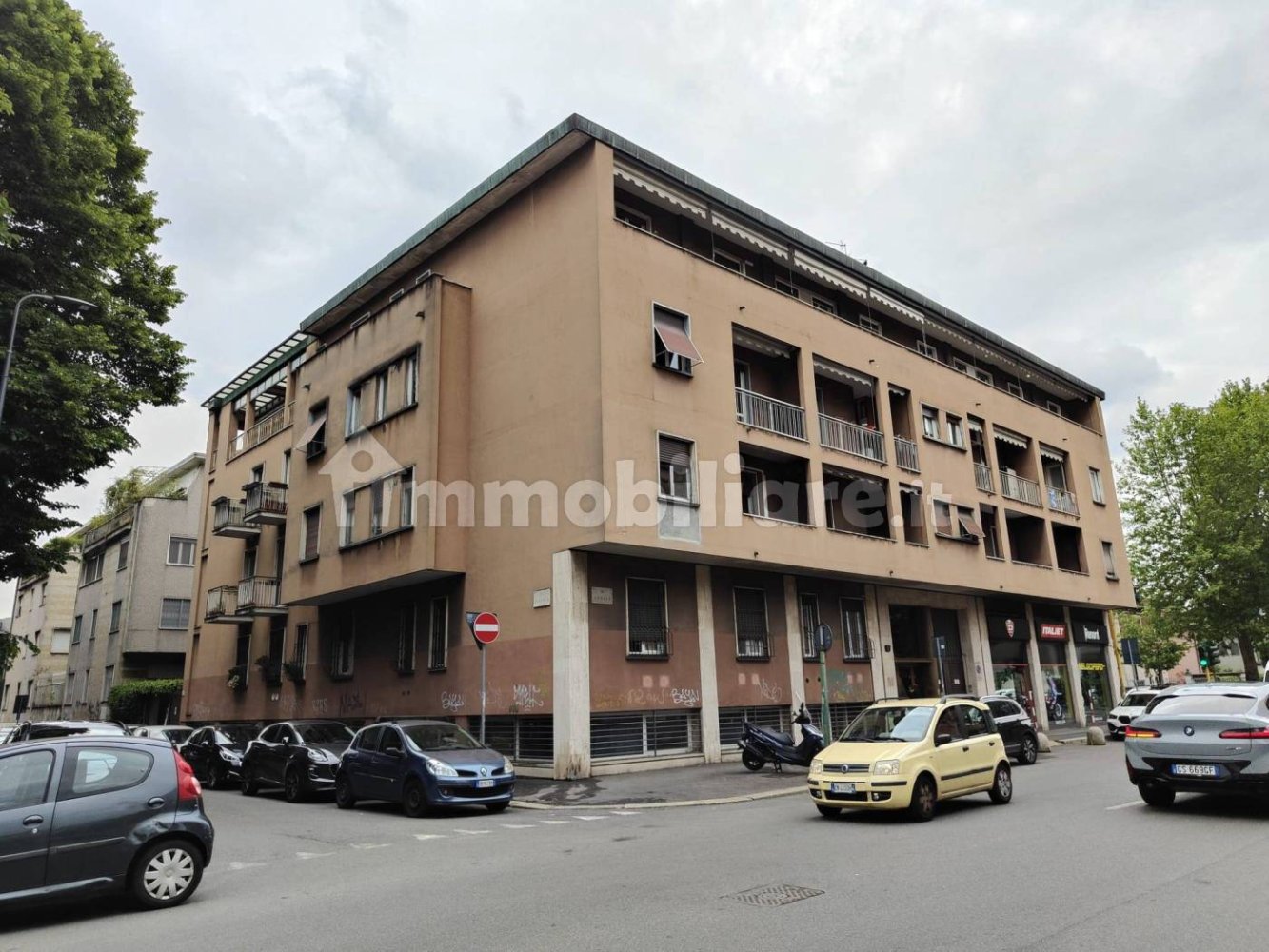 2 bedrooms Apartment in Milan, Italy No. 318015