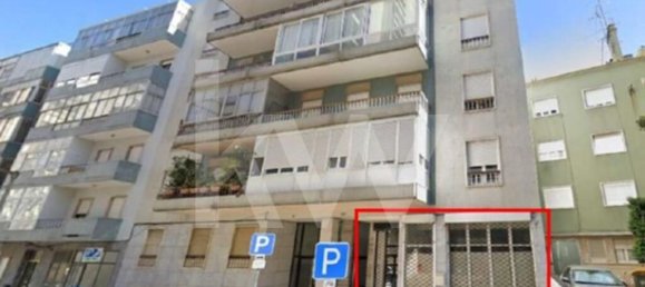 130m² Commercial property in Lisbon, Portugal No. 72424 2