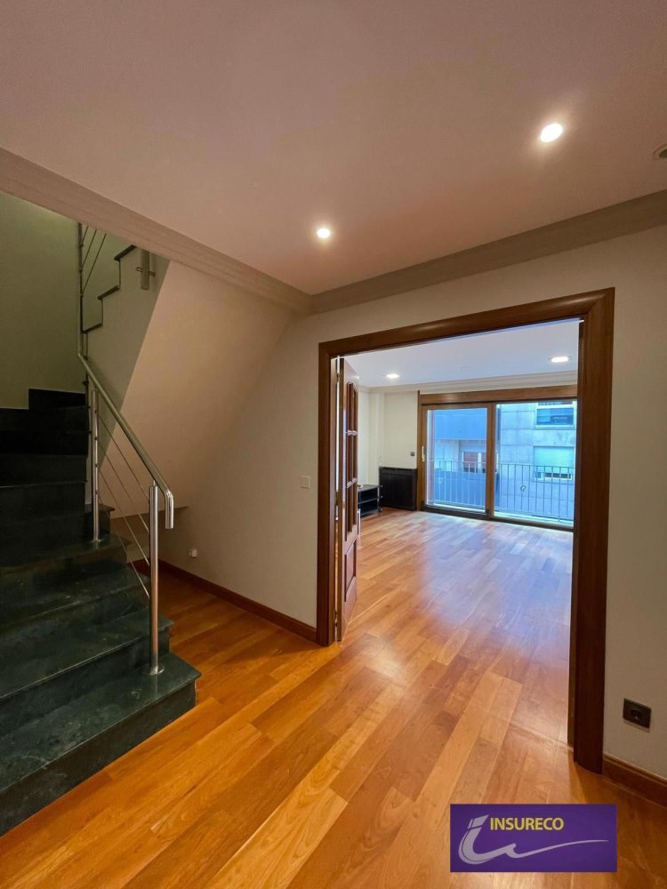 3 bedrooms Duplex in Leon, Spain No. 155893