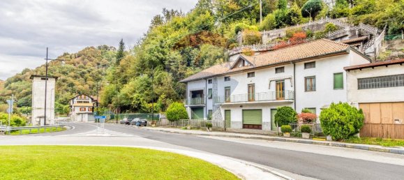 Casa de 6 habitaciónes en Borgosesia, Italy No. 141095 2