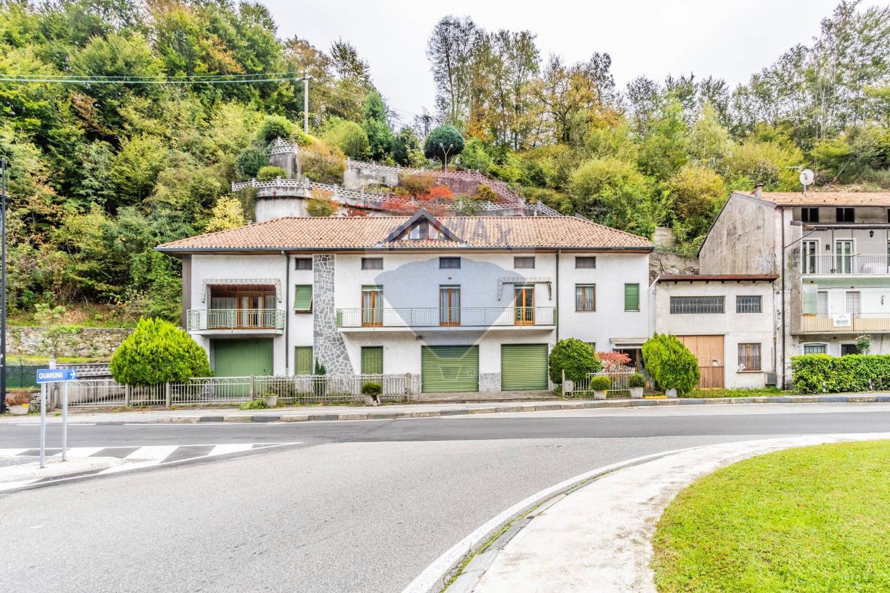 Casa de 6 habitaciónes en Borgosesia, Italy No. 141095