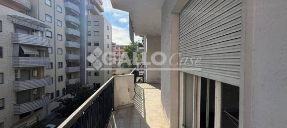 Apartamento de 4 dormitorios en Cosenza, Italy No. 161457 10