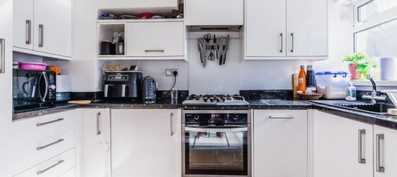 3 Schlafzimmer Haus in Croydon, United Kingdom, Nr. 8105 2