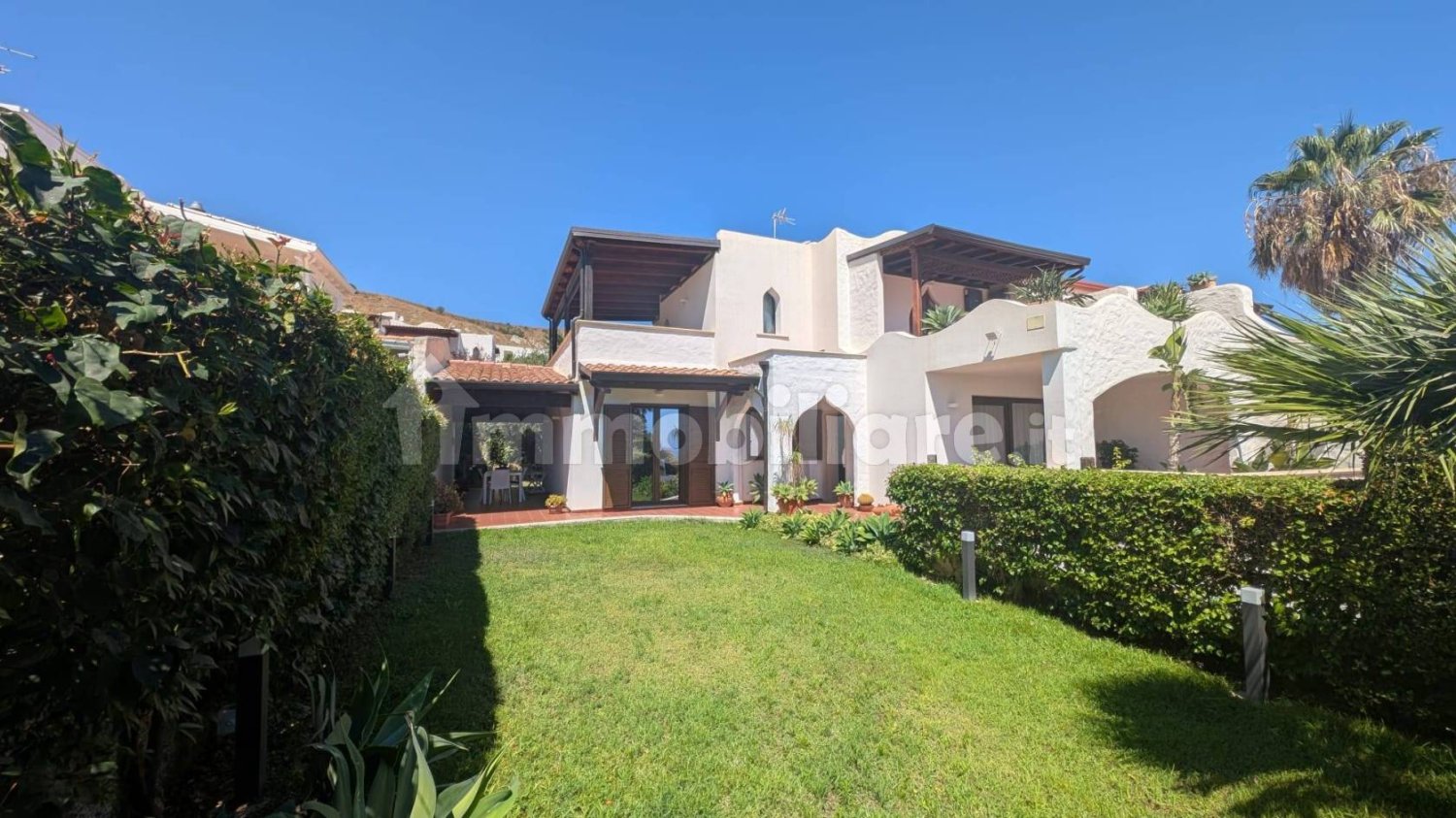 Вилла с 4 спальнями в Кротоне, Италия № 264996