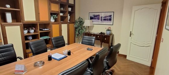 5 bedrooms Apartment in Turin, Italy No. 327702 13