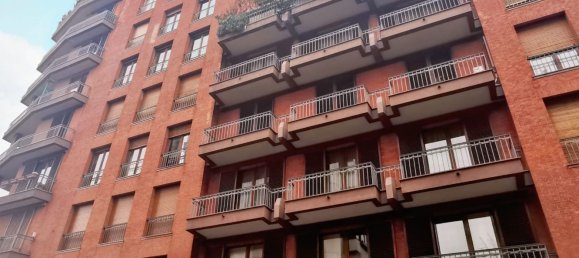 5 bedrooms Apartment in Turin, Italy No. 327702 2