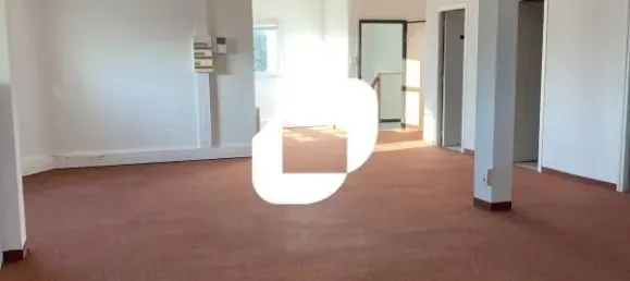 405m² Office in Sassenage, France No. 302418 11