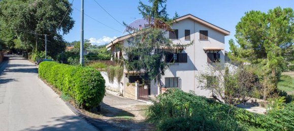 8غرفة فيلا في Pianella, Italy رقم 131551 13