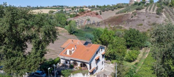 8غرفة فيلا في Pianella, Italy رقم 131551 12