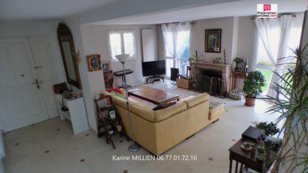 4 bedrooms House in Dreux, France No. 6658