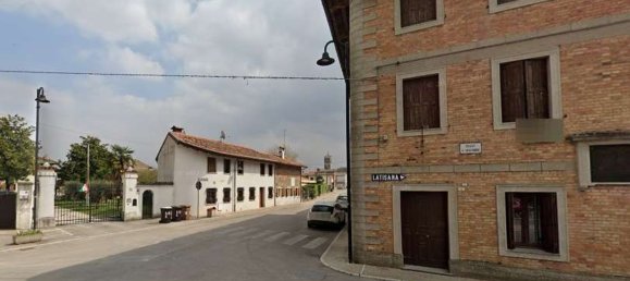 9 bedrooms House in Pordenone, Italy No. 381709 3