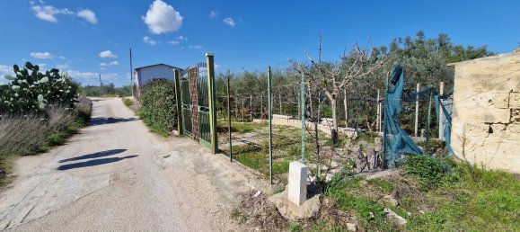 Земельный участок 1370м² в Трани, Италия № 105585 4