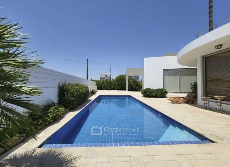 5 bedrooms Villa in Strovolos, Cyprus No. 21172