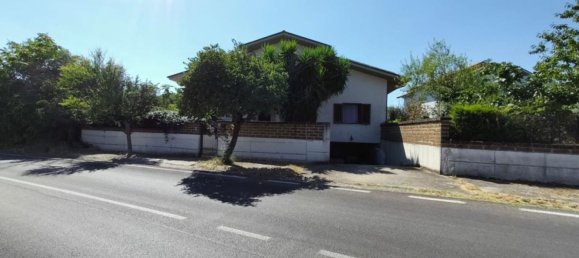 7 bedrooms Villa in Pianella, Italy No. 376905 3