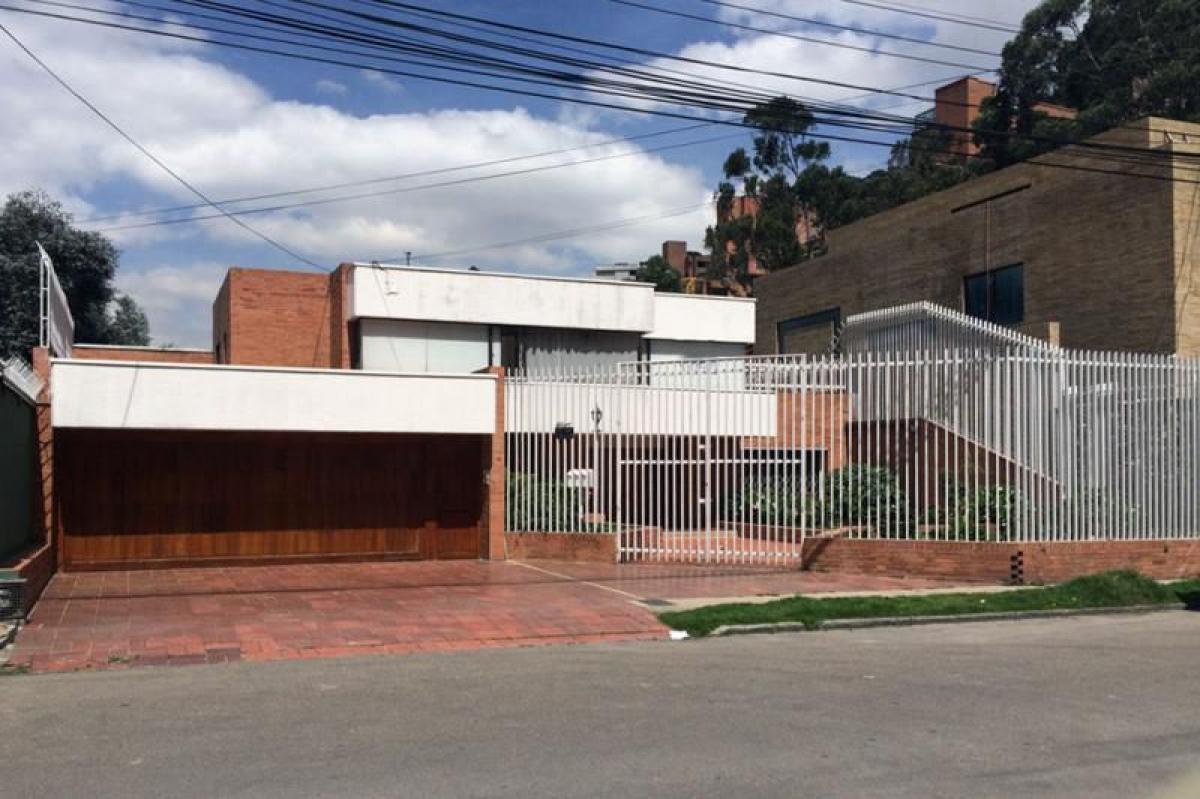 Casa de 6 dormitorios en Bogotá, Colombia No. 12929