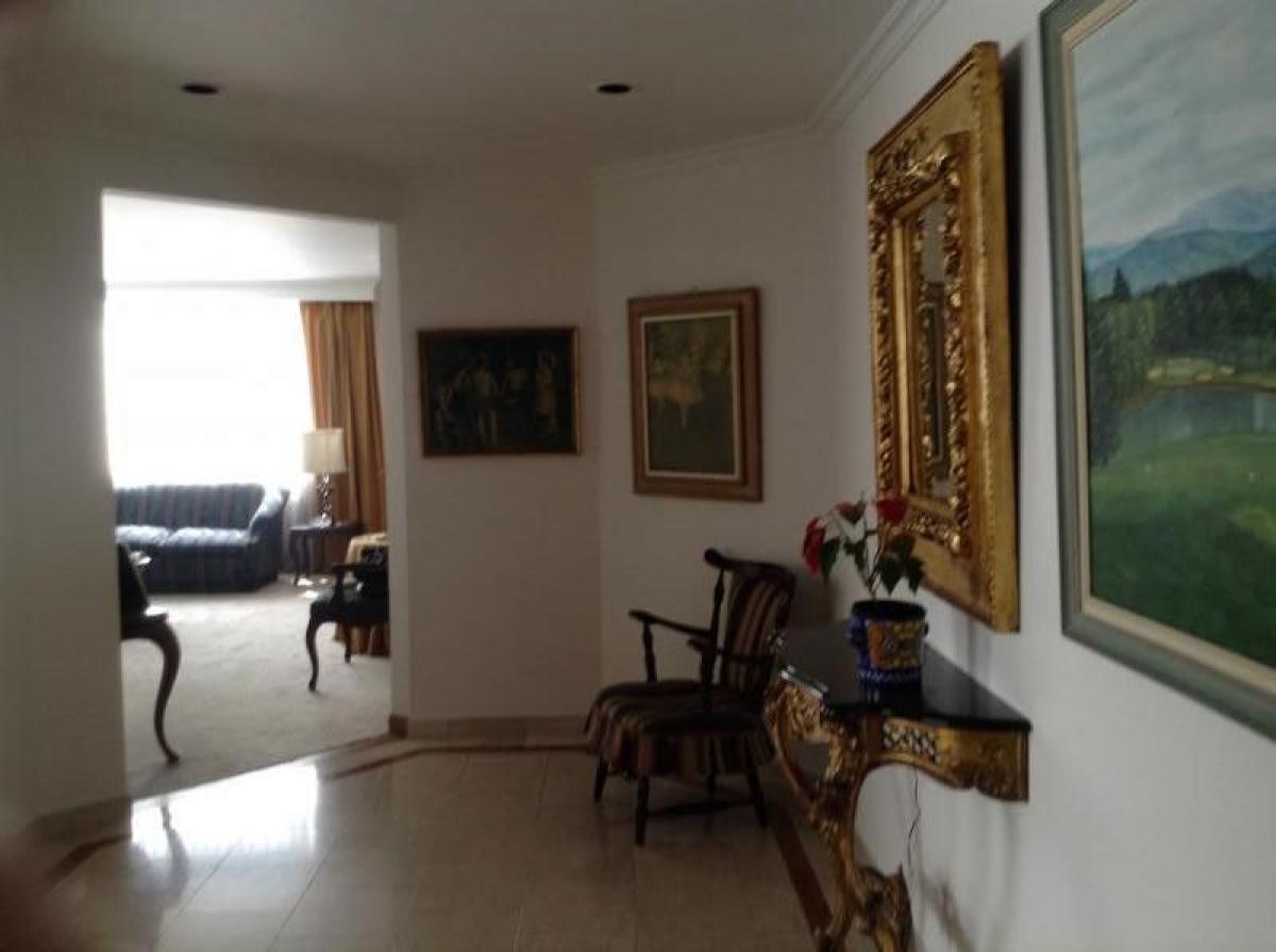 Casa de 3 dormitorios en Bogotá, Colombia No. 13104