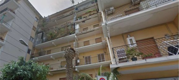 5 rooms Apartment in Messina, Italy No. 47931 2