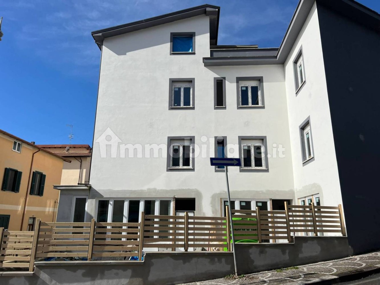 Квартира с 2 спальнями в Фьюджи, Италия № 217015