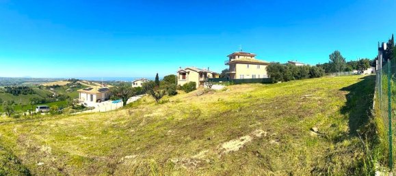  Land in Fermo, Italy No. 315420 9