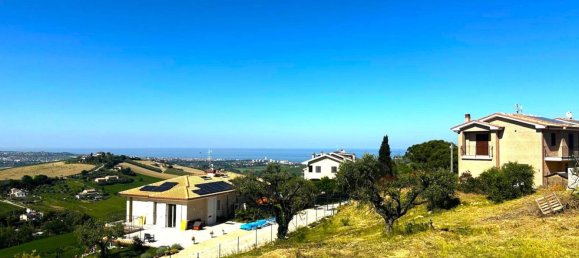  Land in Fermo, Italy No. 315420 8
