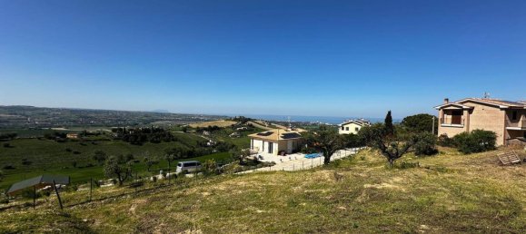  Land in Fermo, Italy No. 315420 13