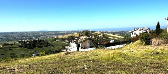  Land in Fermo, Italy No. 315420 4