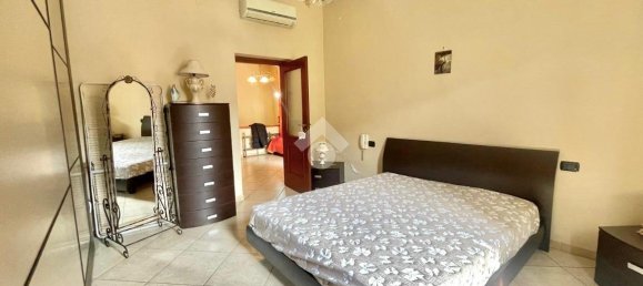 3-salle Appartement à Naples, Italy No. 9230 9