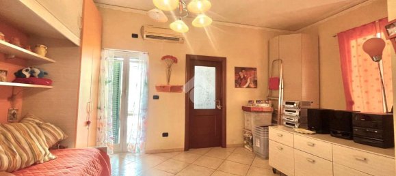 3-salle Appartement à Naples, Italy No. 9230 13