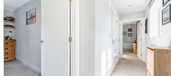 1 bedroom Apartment in Epsom, United Kingdom No. 9781 2