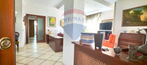 3 bedrooms Apartment in Naples, Italy No. 321879 3