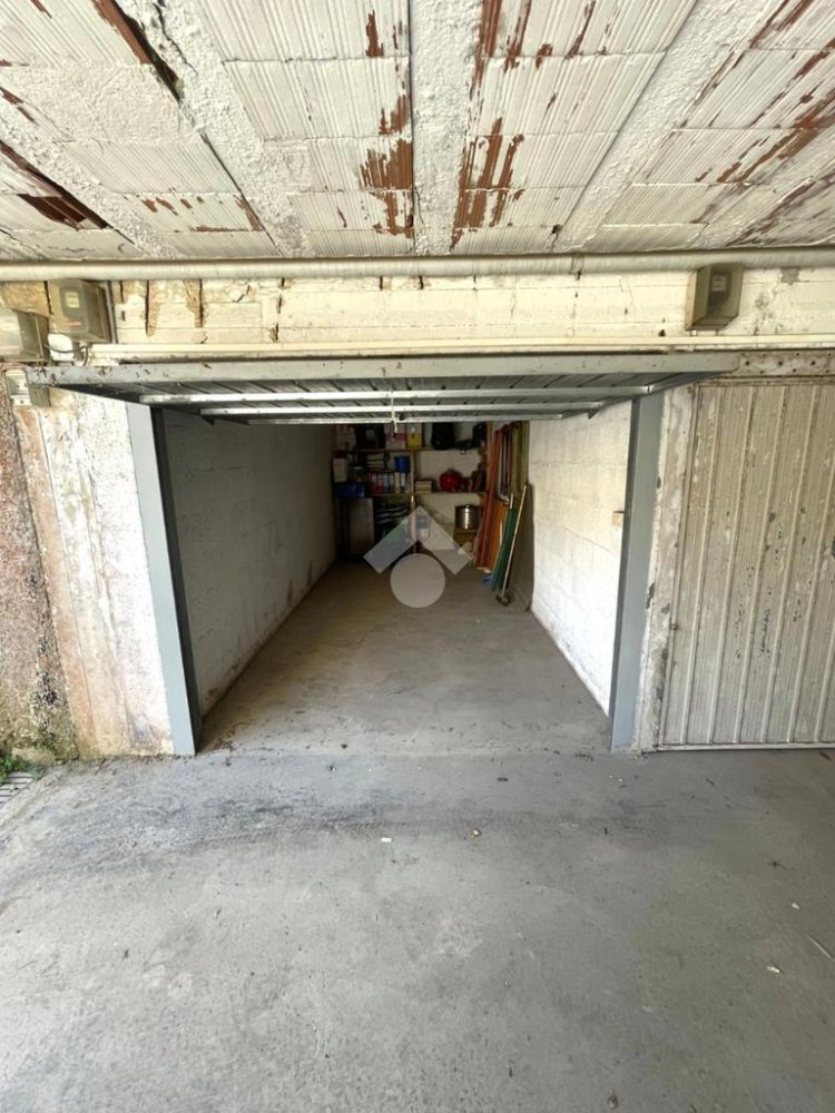 18m² Garage in Ardea, Italy No. 268753