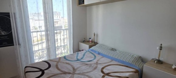 1 bedroom Apartment in La Garenne-Colombes, France No. 329233 3