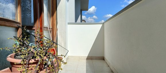 5 bedrooms Apartment in Empoli, Italy No. 353130 4