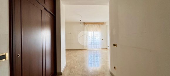 5 rooms Apartment in Palermo, Italy No. 40146 4