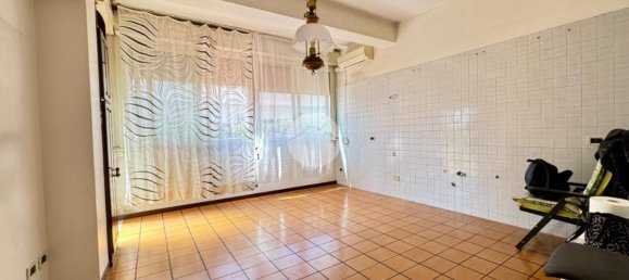 5 rooms Apartment in Palermo, Italy No. 40146 11