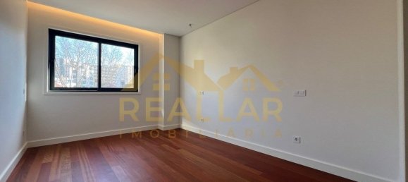 Квартира с 3 спальнями в Матозиньюш, Португалия № 161713 9