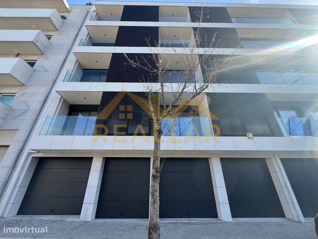 Квартира с 3 спальнями в Матозиньюш, Португалия № 161713