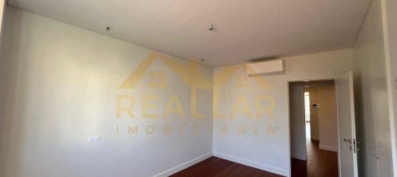 Квартира с 3 спальнями в Матозиньюш, Португалия № 161713 11