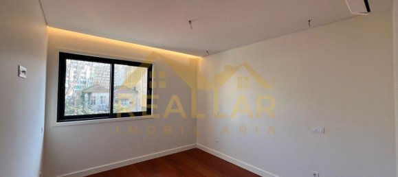 Квартира с 3 спальнями в Матозиньюш, Португалия № 161713 10