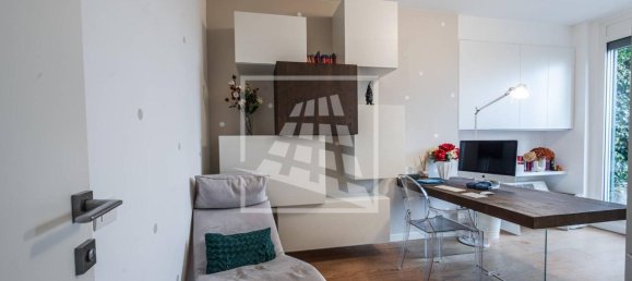 8 rooms Penthouse in Reggio Emilia, Italy No. 36747 37